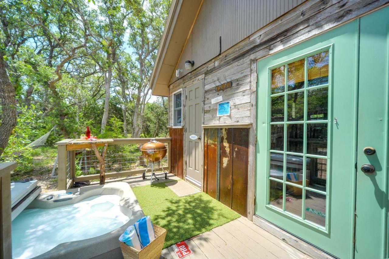 Snuggle Inn Wimberley Cabin With Fire Pit And Deck Ngoại thất bức ảnh