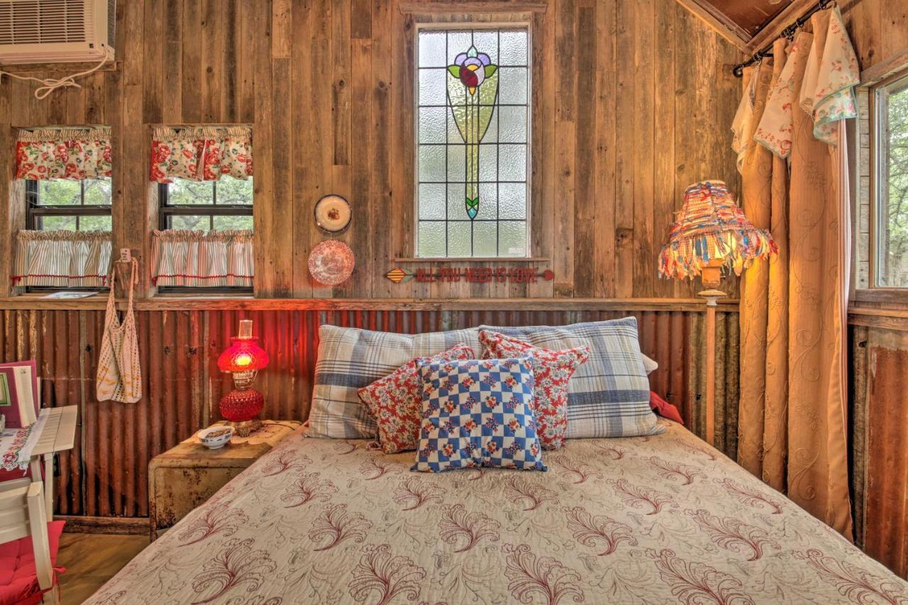 Snuggle Inn Wimberley Cabin With Fire Pit And Deck Ngoại thất bức ảnh