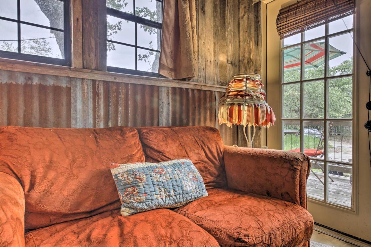 Snuggle Inn Wimberley Cabin With Fire Pit And Deck Ngoại thất bức ảnh