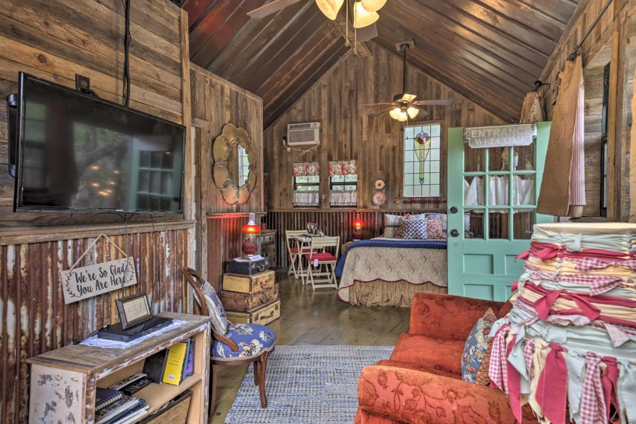 Snuggle Inn Wimberley Cabin With Fire Pit And Deck Ngoại thất bức ảnh