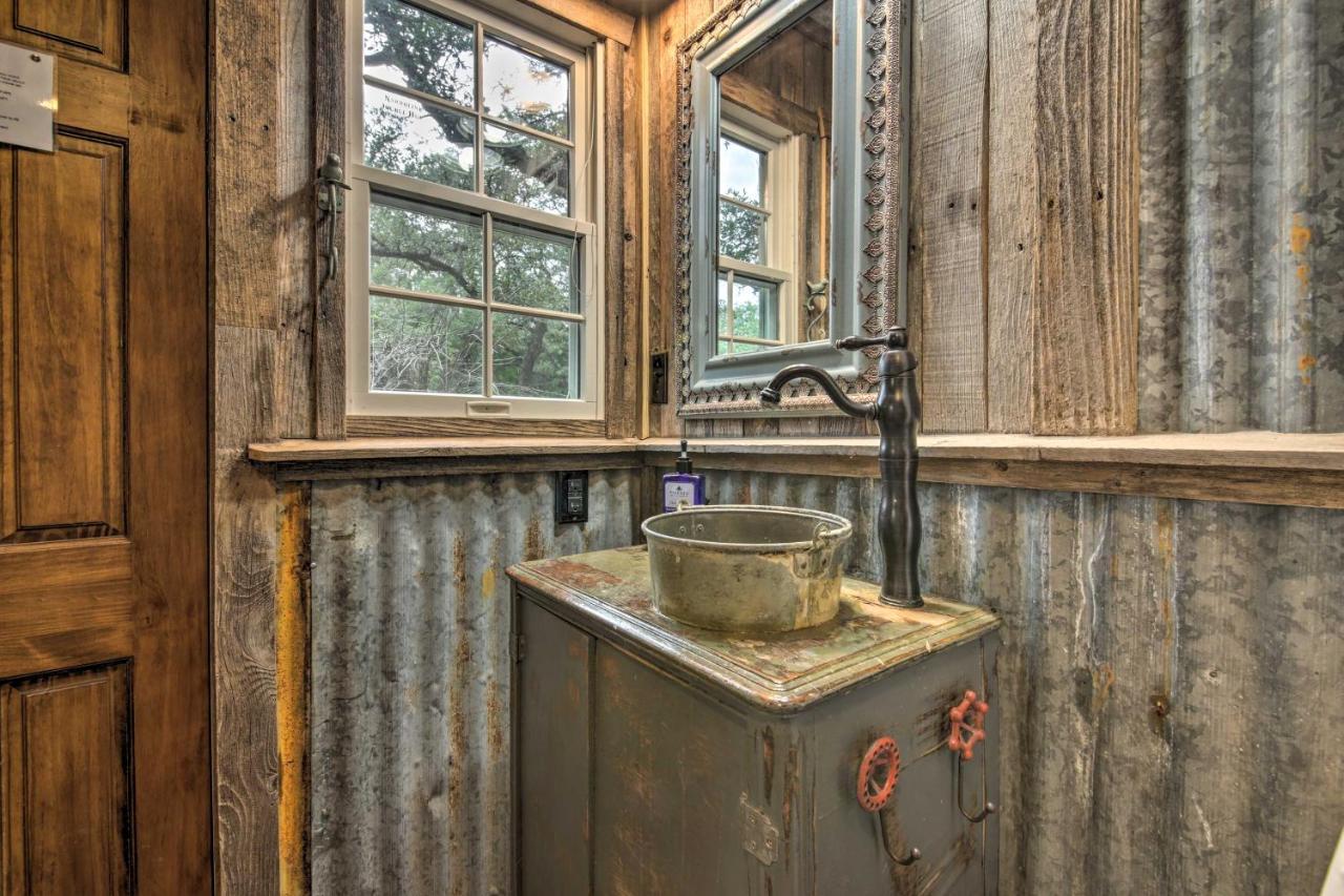 Snuggle Inn Wimberley Cabin With Fire Pit And Deck Ngoại thất bức ảnh